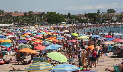 Aspecto que presenta la playa del Regueral, Cambrils, tras el atentado terrorista de Barcelona.