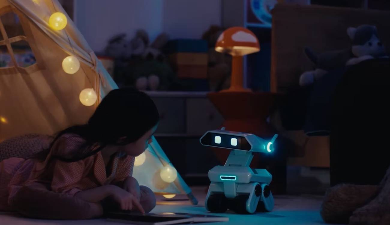 Yonbo, un robot potenciado por ChatGPT que entiende tus emociones y es perfecto para toda la familia