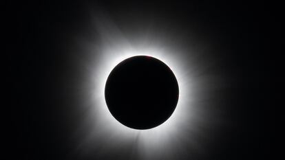 El eclipse solar total del 8 de abril, capturado en Dallas, Texas, EE UU.