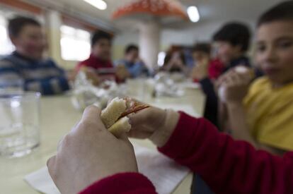 Alumnos de un CEIP gallego, en el comedor escolar.