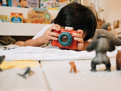 Una cámara de fotografía para que los más pequeños expresen su visión del mundo. GETTY IMAGES