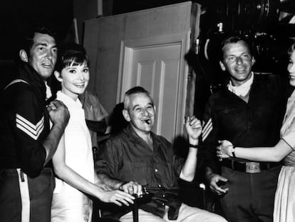Dean Martin, Audrey Hepburn, William Wyler, Frank Sinatra y Shirley MacLaine en 1961. 