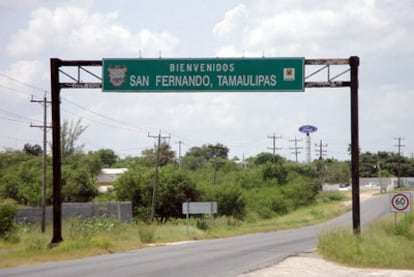 Entrada a San Fernando, en el Estado de Tamaulipas, donde el Ejército encontró el martes los cadáveres.