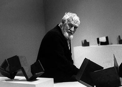 Jorge Oteiza, artista del que el Museo Guggenheim organizará una gran retrospectiva.