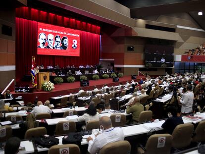 Participantes do VIII Congresso do Partido Comunista de Cuba.