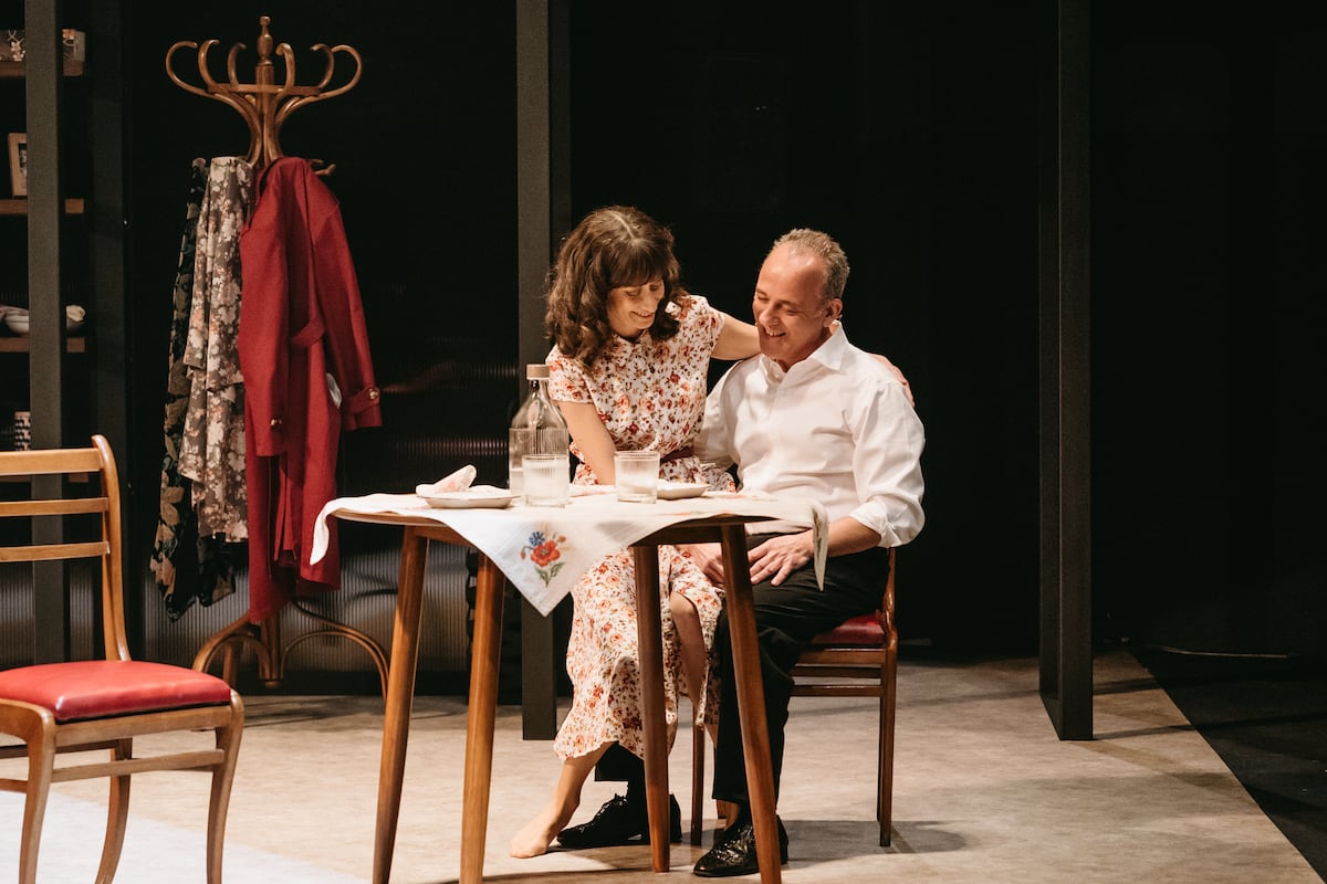 Las críticas de teatro de la semana: estímulos y frustraciones en lo último de Juan Mayorga, cómo enterrar a un padre y Garcilaso frente a Ida Vitale