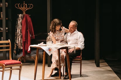 Natalia Hernández y Javier Gutiérrez, en una escena de 'Los yugoslavos'.