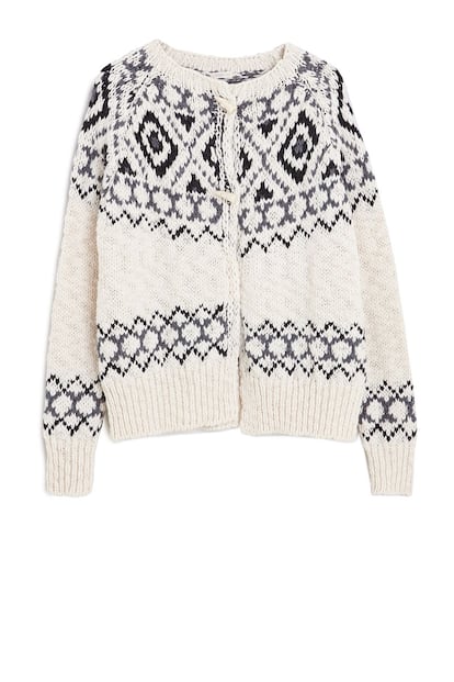 Chaqueta jacquard con estampado invernal. Es de Oysho y est rebajada de 45,99 a 25,99 euros.