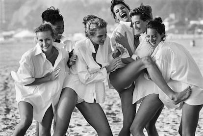 Estelle Lefébure, Karen Alexander, Rachel Williams, Linda Evangelista, Tatjana Patitz e Christy Turlington, Santa Mónica, 1988.