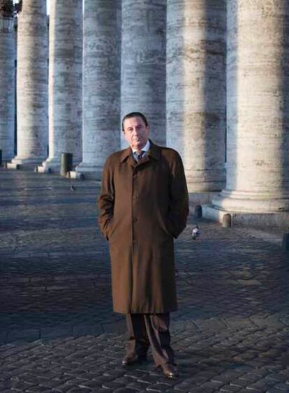 Francisco Vázquez, en la plaza de San Pedro, en Roma.