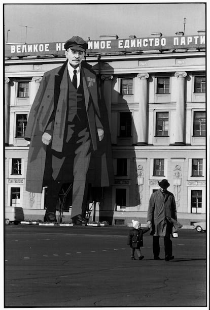 'Winter Palace, Leningrad, Russia' (1973).