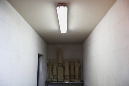 Figuras de cera que se venden a los peregrinos en el Santuario de Fátima (Portugal).