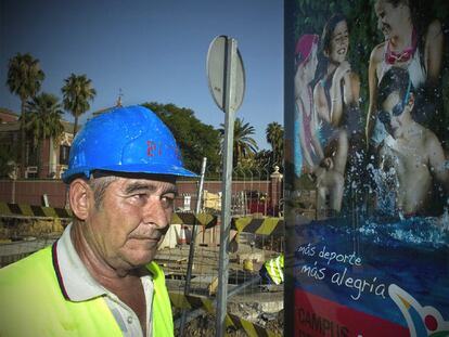 El obrero Blas Fernández, el pasado jueves, en la obra del tunel de la calle Cardenal Bueno Monreal (Sevilla).