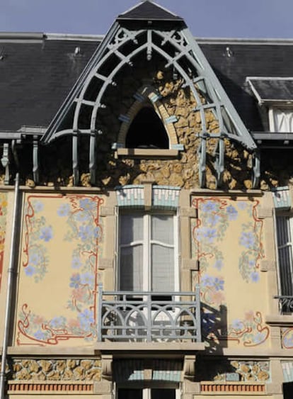 Fachada típica de Nancy pintada de estilo Art Nouveau