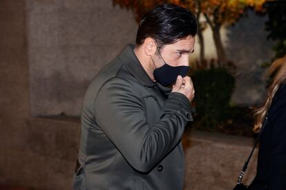 El cantante David Bustamante se ha acercado también al tanatorio.