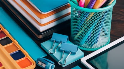 Artículo de EL PAÍS Escaparate que describe las mejores ofertas para la vuelta al cole por menos de 20 euros.