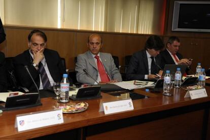 Javier Tebas y Jos&eacute; Mar&iacute;a del Nido presiden la reuni&oacute;n de la LFP. 