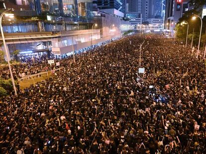 Centenas de milhares de pessoas se manifestam em 16 de junho em Hong Kong.