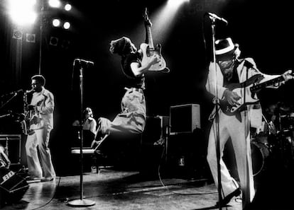 Da sinistra, Clarence Clemons, Bruce Springsteen e Steven Van Zandt, durante il tour 'Born to Run', il 23 novembre 1975 ad Amsterdam.
