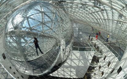 'In Orbyt', proyecto del artista argentino Tomás Saraceno en el K21 Ständehaus de Düsseldorf (Alemania).