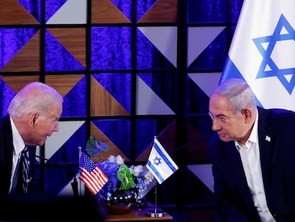 El presidente de Estados Unidos, Joe Biden, junto al primer ministro israelí, Benjamin Netanyahu, en Tel Aviv (Israel), el 18 de octubre de 2023.