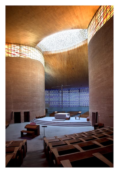 Convento e iglesia de San Pedro Mártir de los Padres Dominicos, 1955-1960 (Madrid), proyectado por Miguel Fisac.
