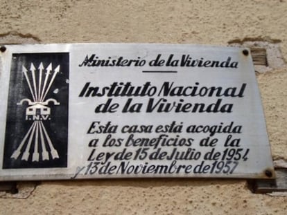Placa de una vivienda de Montblanc, en Tarragona.