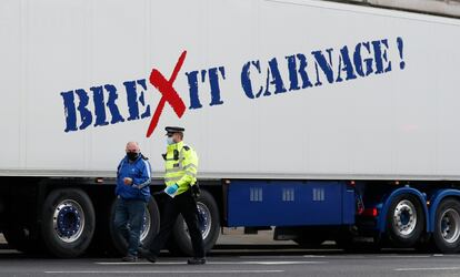 Un camionero con transporte pesquero protesta el 18 de enero de 2021 en Londres por las consecuencias negativas del Brexit.
