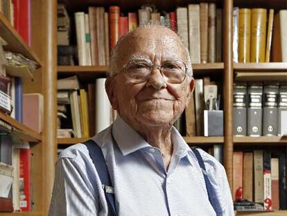 Santiago Carrillo, en el despacho de su casa madrileña, el pasado miércoles.