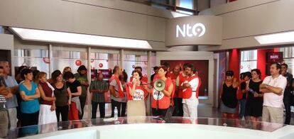 Trabajadores de Canal Nou toman un plató tras conocer el ERE.