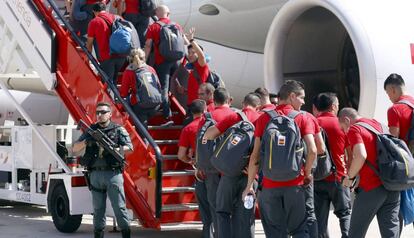 El equipo ol&iacute;mpico espa&ntilde;ol sube al avi&oacute;n antes de partir rumbo a R&iacute;o