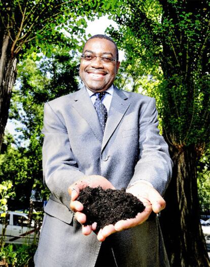 Akin Adesina, vicepresidente de la Alianza para la Revolución Verde en África (AGRA).