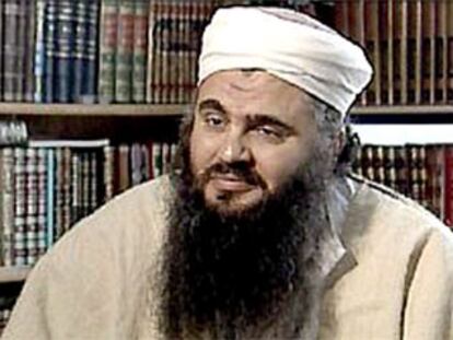 Abu Kutada, líder religioso de Al Qaeda, en una imagen tomada en televisión.