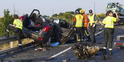 Imagen de uno de los vehículos implicados en un accidente mortal en la N-232, en Ausejo (La Rioja), donde fallecieron tres personas.