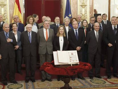 Foto de familia de los miembros del consejo asesor para organizar el 40&ordm; aniversario se la Constituci&oacute;n. 