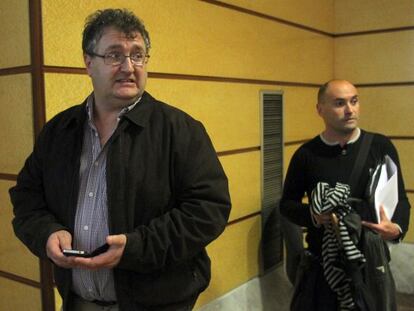 Alduntzin (a la izquierda), junto a Intxauspe, ayer antes de su conferencia en Bilbao.