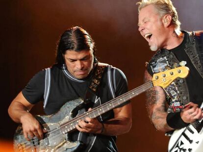 Robert Trujillo y James Hetfield, durante una actuación de Metallica en 2015.
