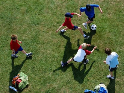 Lo importante que es pasar un buen rato y compartir todos juntos la alegría de lanzar la pelota y correr tras ella.