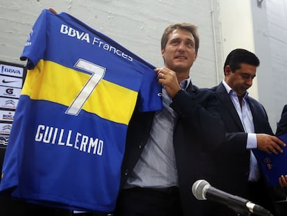 El nuevo entrenador de Boca Juniors, Guillermo Barros Schelotto, este miércoles junto al presidente del club, Daniel Angelici.