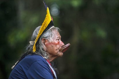 O cacique Raoni, durante a entrevista, em Altamira (PA), pelas lentes de Lilo.