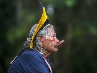 O cacique Raoni, durante a entrevista, em Altamira (PA).