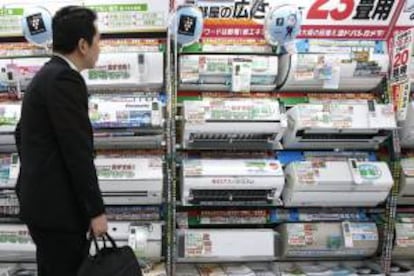 El índice de precios al consumo (IPC) de Japón se situó en noviembre en el 1,2 por ciento, lo que hace de este mes el sexto consecutivo con inflación, informó hoy el Gobierno. EFE/Archivo