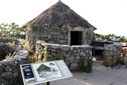 Reconstrucción de una casa castrexa en Santa Trega (A Guarda), repetida hasta la extenuación por los libros de texto.