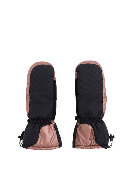 Guantes con tejido repelente al agua (25,99 €), de OYSHO.