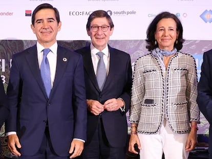 Desde la izquierda, los presidentes de BBVA (Carlos Torres), CaixaBank (José Ignacio Goirigolzarri) y Banco Santander (Ana Botín), en un foro en Madrid.