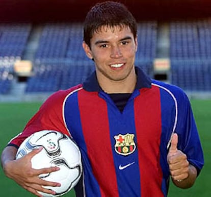 Javier Saviola, en su presentación con el Barça.