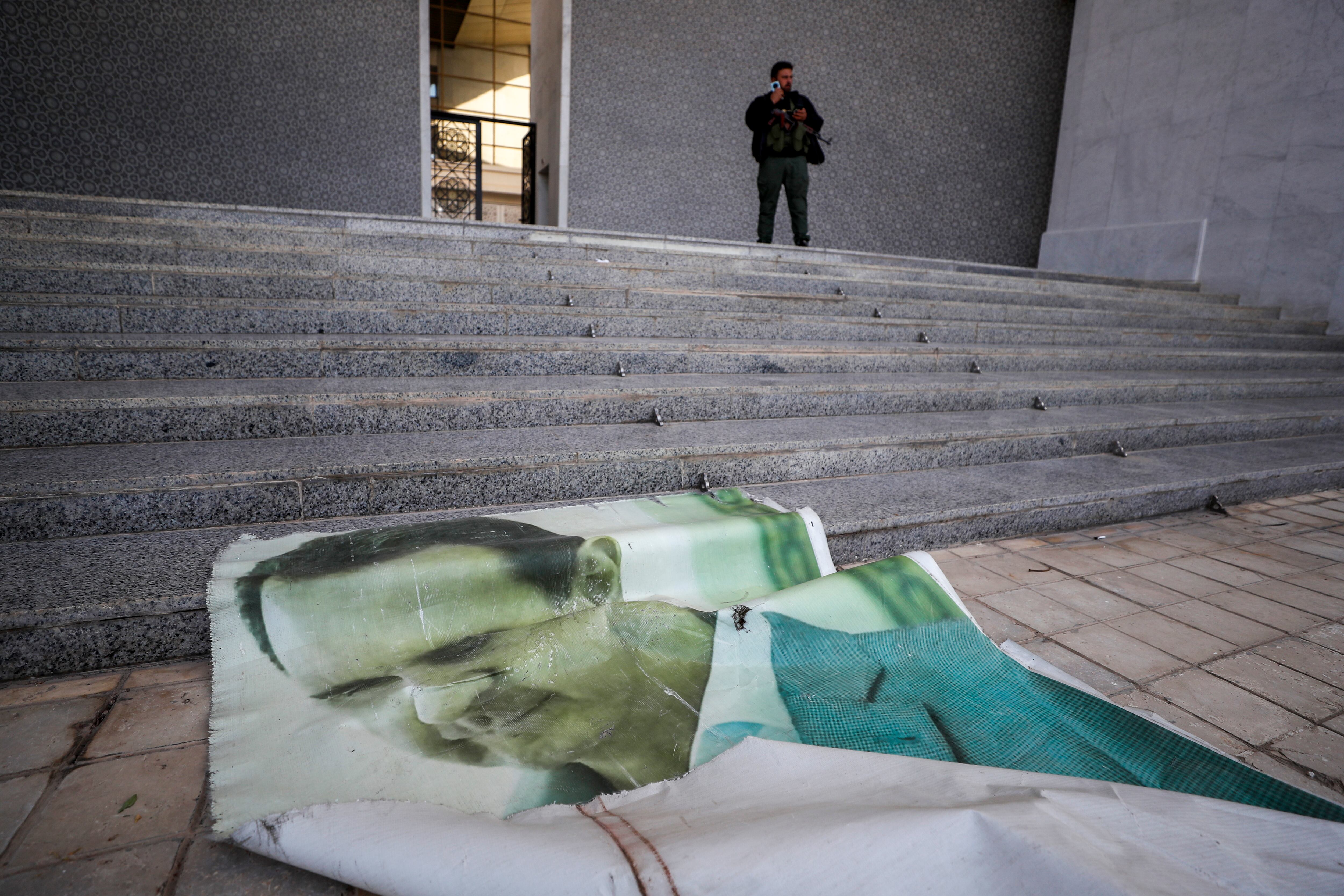 Cómo la interconexión de crisis geopolíticas acabó con El Asad en Siria