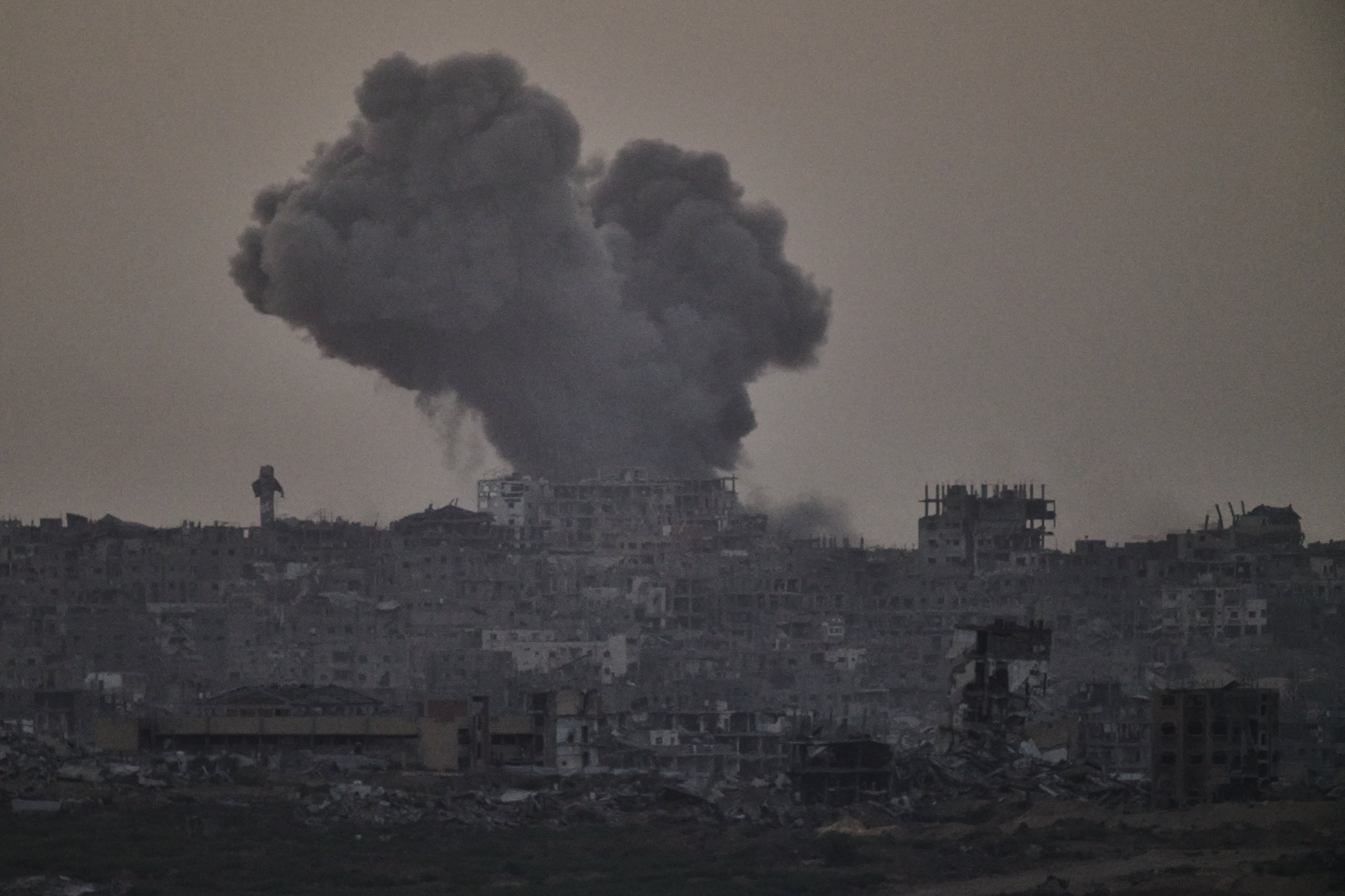 Última hora del conflicto en Oriente Próximo, en directo | Hamás responde al plan de paz de Trump: acepta entregar a los rehenes y pide negociar los detalles del acuerdo