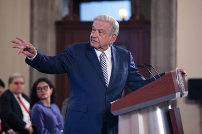 Andrés Manuel López Obrador, habla durante una rueda de prensa en el Palacio Nacional, el 19 de abril.