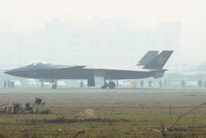 Imagen de un avión <i>J-20</i> chino tomada el pasado 7 de enero en la provincia de Sichuan.